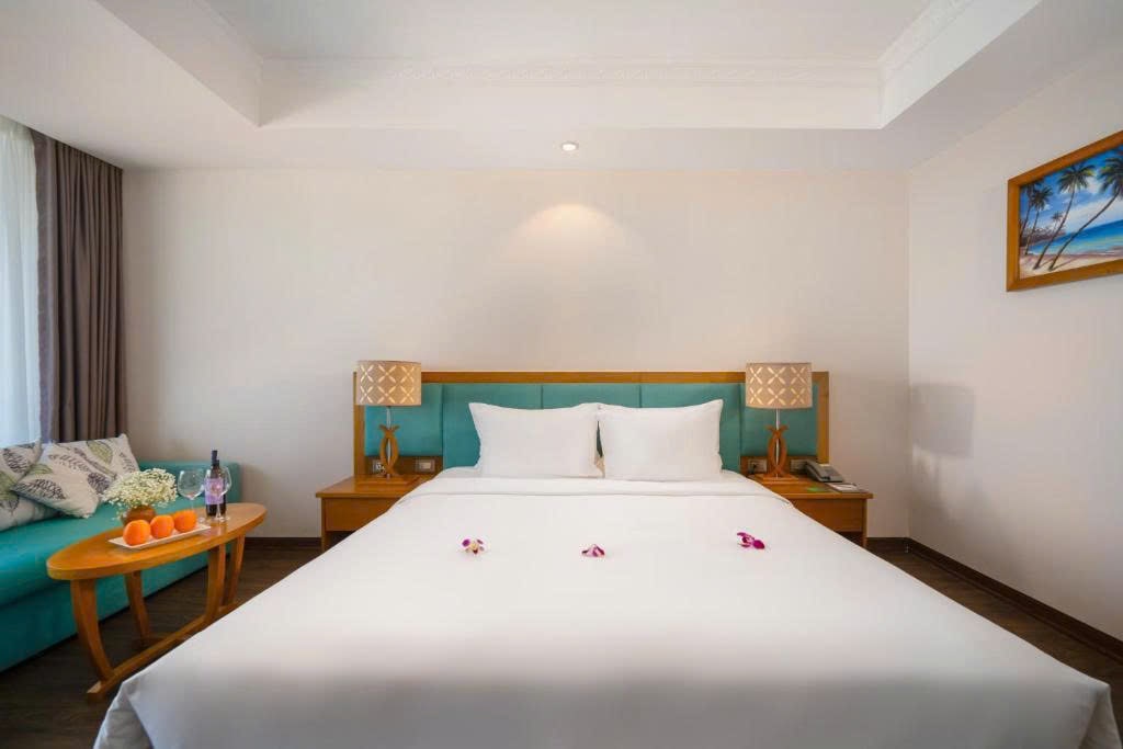 z6669738585284_214c040515b546faecdc58080c410333-min