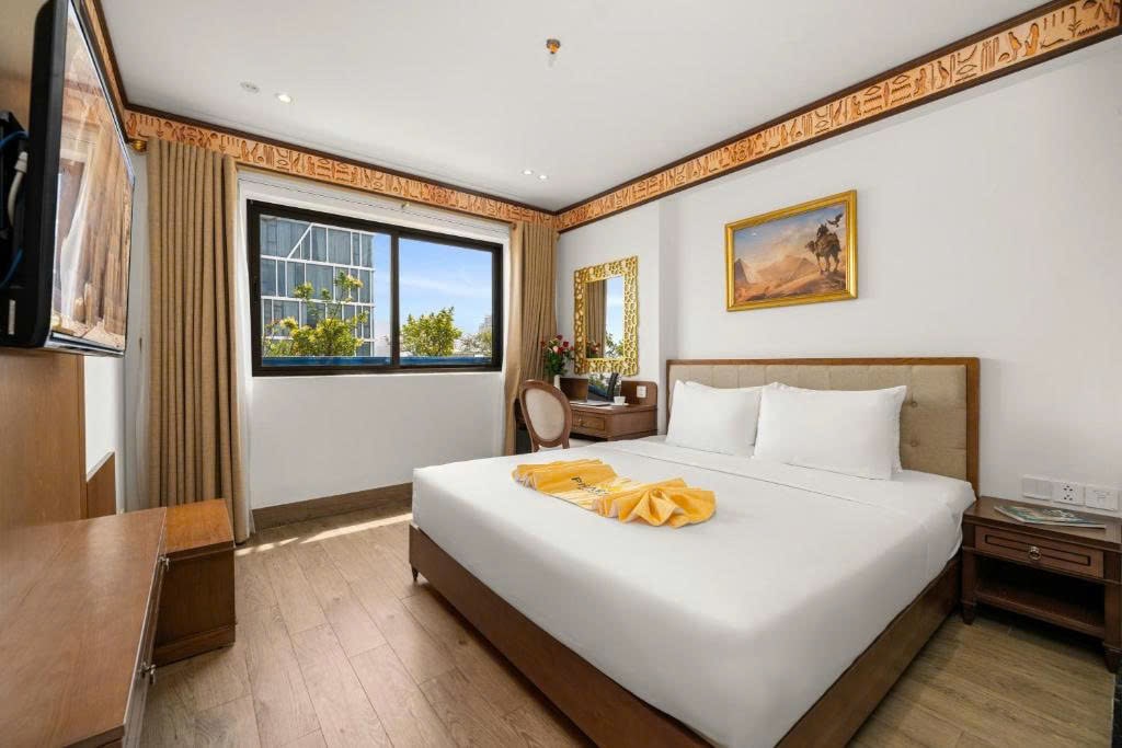 z6698480155578_95dcf496d1f5a4c09889664f8eb6138e-min