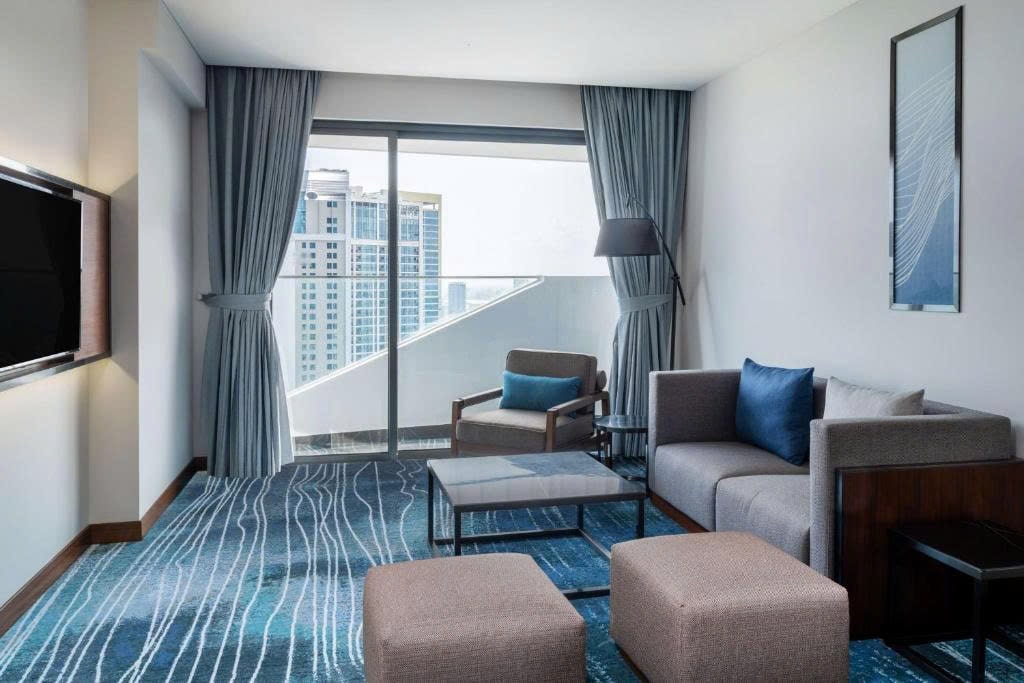 z6894902390258_85a8a616148e80f60f057c2953909b3c-min