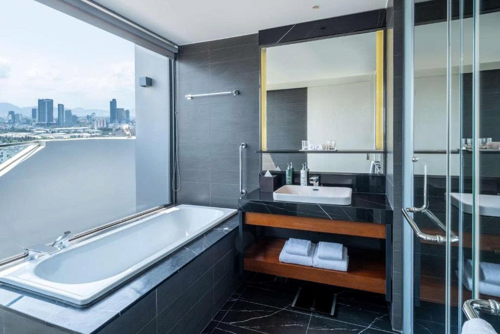 z6894902476281_496cd7df306751e27600a429d82b39a9-min