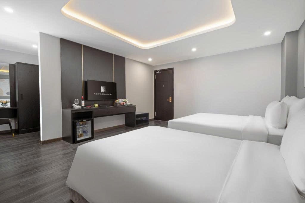 z6918088732479_0b1fc4bebc9c2adbcb9caa06cd9fd966-min