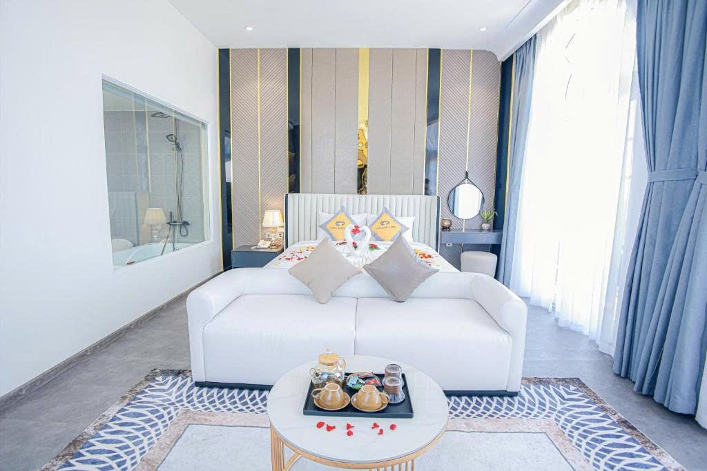 z6921527076908_1335c9c2f42709ddbedea71c7184a2d8-min