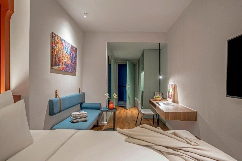 z7013020848363_82fa71b7184e387844a1474d2cd8c1f8-min