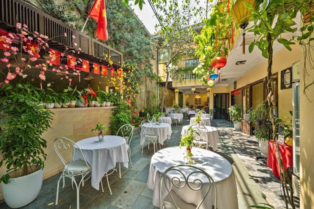 z7013028764111_4c6a225afa59536f3f40078f8747001a-min