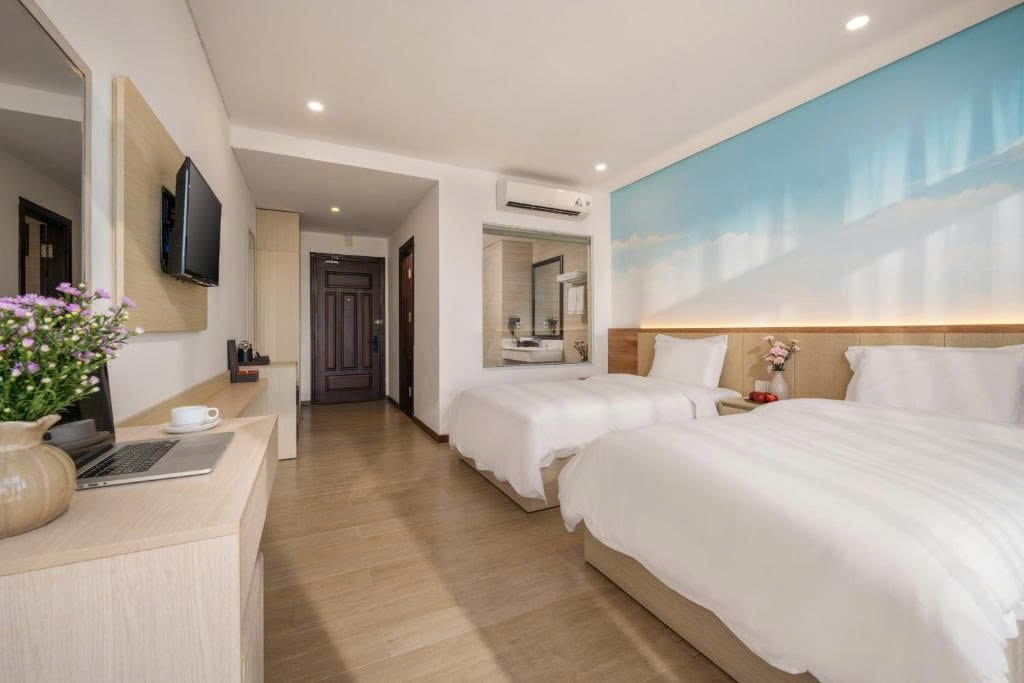 z7044224210692_4509638a5b681f1aeb36183125c25c2b-min