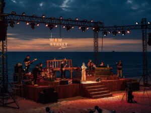 Combo Sunset Town (Cáp Treo Khứ Hồi + Dinner Show)