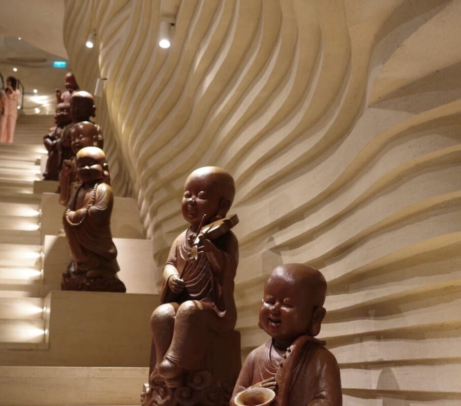 Khám Phá 'Đường Hầm Điêu Khắc' Bên Trong Tượng Bồ Tát Di Lặc Ở Núi Bà