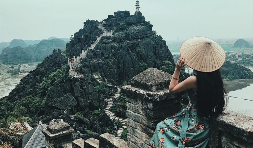 Tràng An - Bản Tình Ca Giữa Đá Và Nước: Hành Trình Tìm Về Cội Nguồn Di Sản