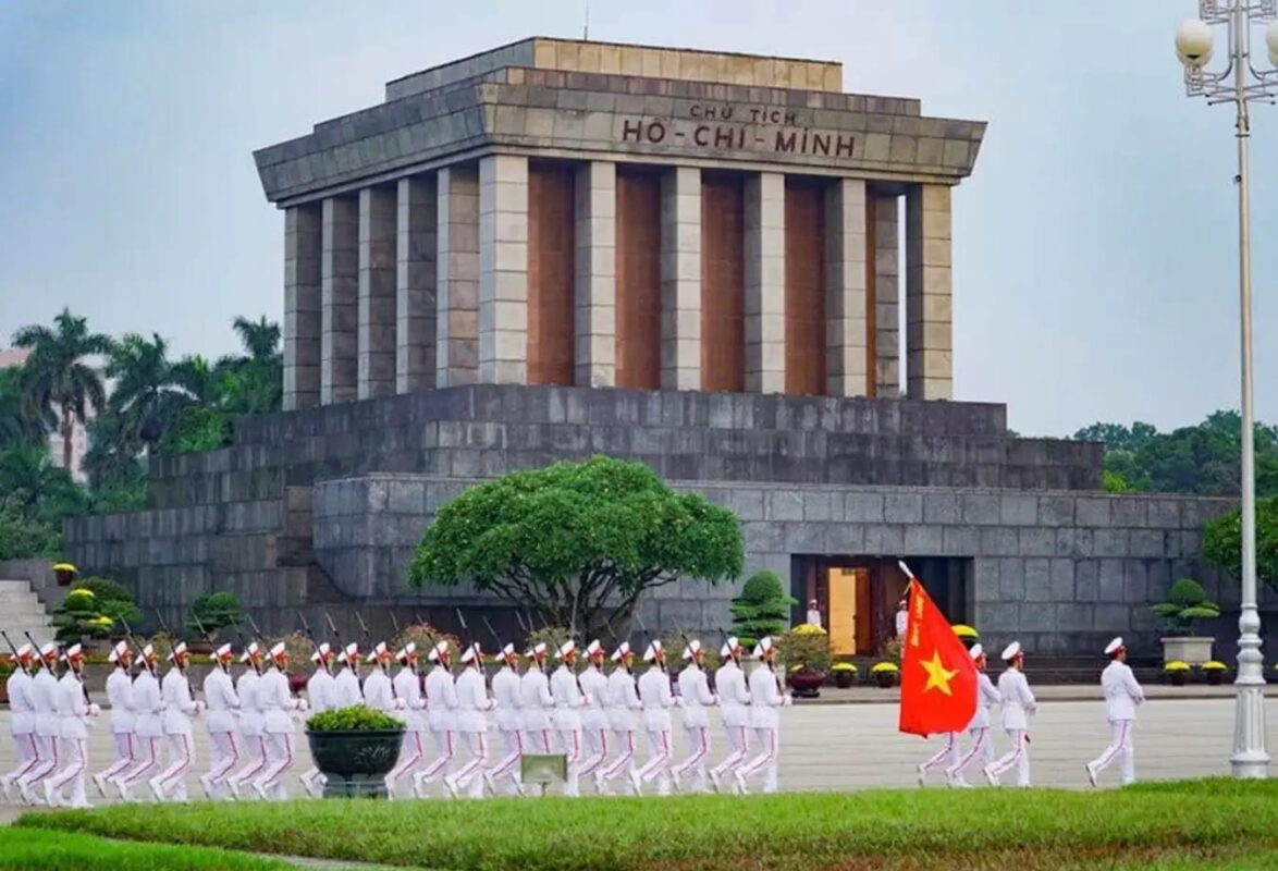 Tham quan Lăng Bác
