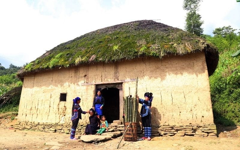 Y Tý - Những Mái Nhà Đất Giữa Biển Mây Vùng Cao