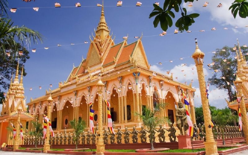 Khám Phá Trà Vinh: Chùa Khmer, Ao Bà Om Và Vẻ Bình Yên Miền Biển