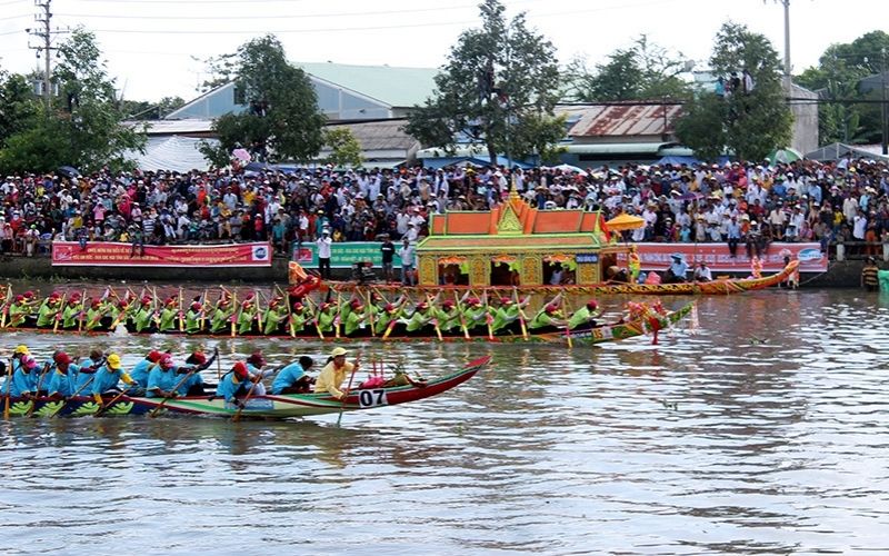 Khám Phá Trà Vinh: Chùa Khmer, Ao Bà Om Và Vẻ Bình Yên Miền Biển